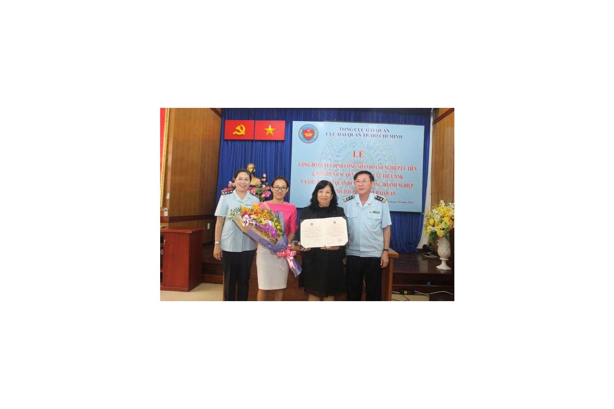 Daikin Vietnam được trao quyết định Doanh nghiệp ưu tiên