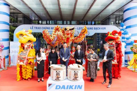 Lễ mừng Daikin Air Tower c&ugrave;ng l&uacute;c đạt 3 chứng nhận WELL - LEED &ndash; LOTUS hạng Bạch Kim